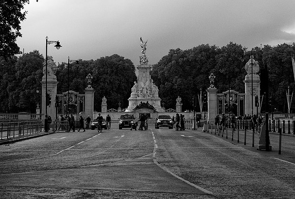 Victoria Memorial, Buckingham Palace