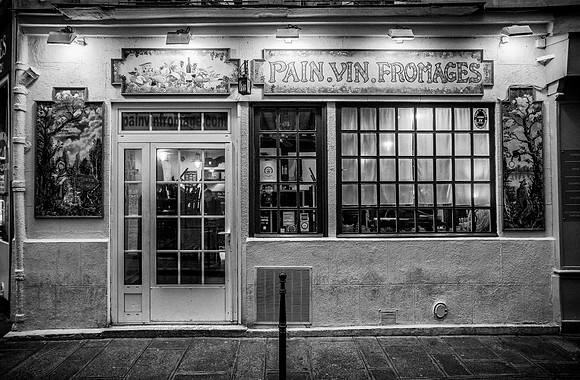 Pain. Vin. Fromages