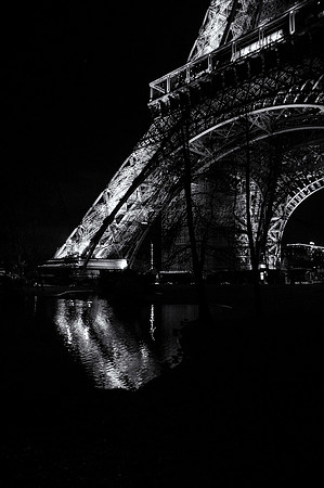 Tour Eiffel, Reflection
