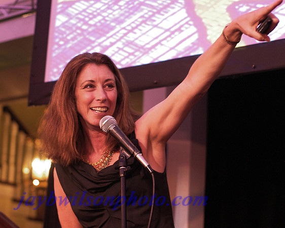 Auctioneer Melissa Gagen acknowledges a bid